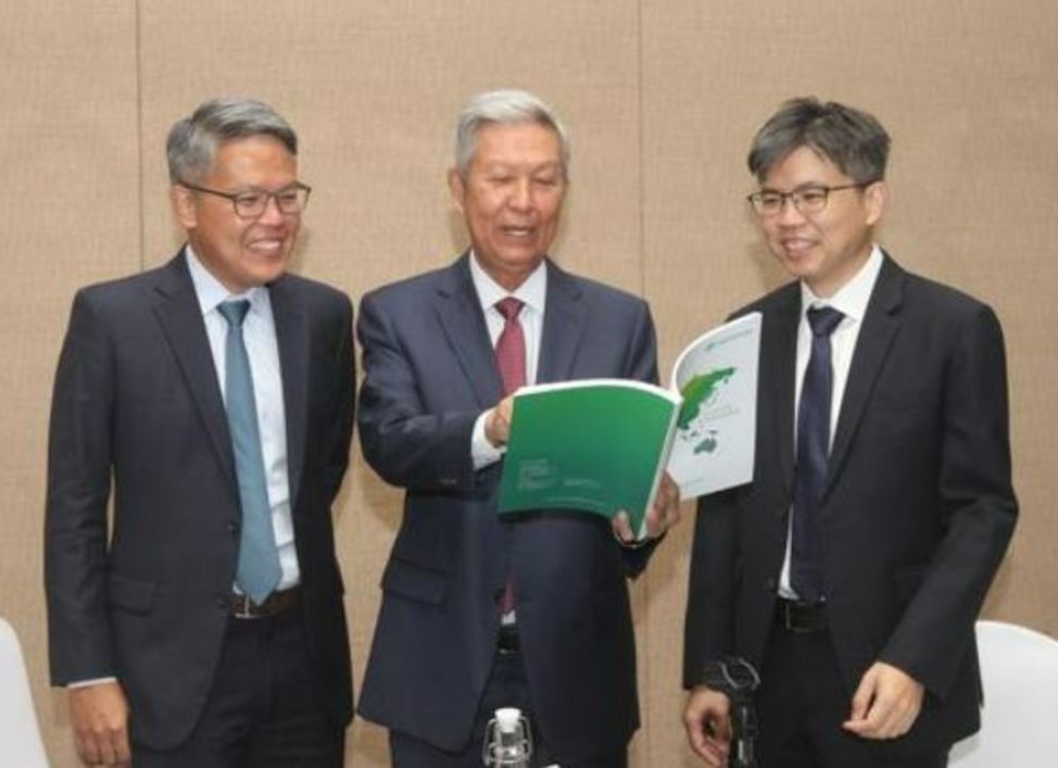 手套王国贺特佳 关锦安游说儿子接棒