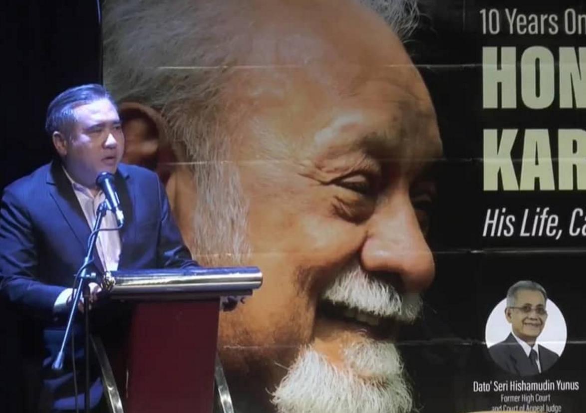 陆兆福:鼓励学生读法律 设加巴星奖学金