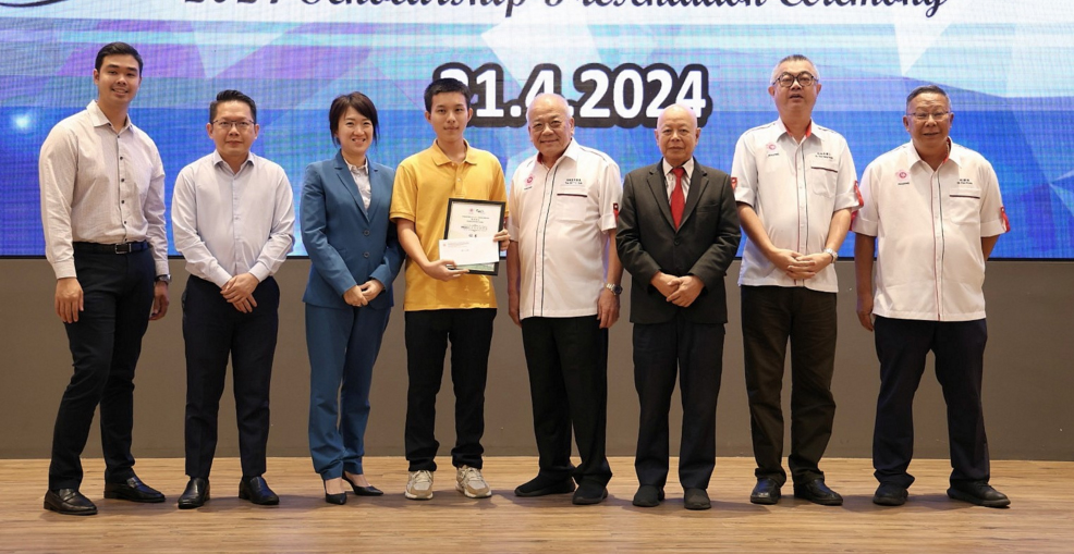 吴添泉:包括减学费放宽贷款 3建议助大专生深造