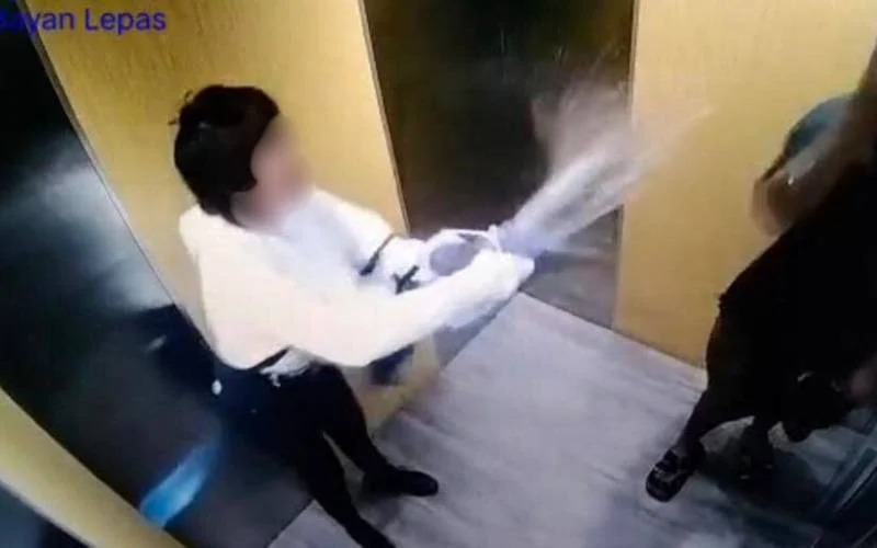 升降机内遭妇女泼酸液 唐氏青年身体灼伤送院