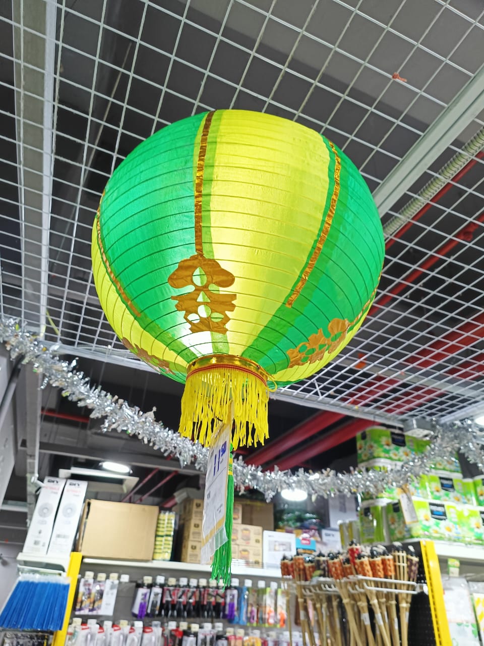 旗袍融合马来装庆开斋节 青灯笼青鞭炮响连天