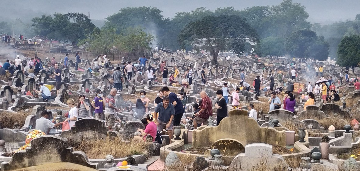 清明扫墓“黄金周” 文丁中华义山涌现人潮