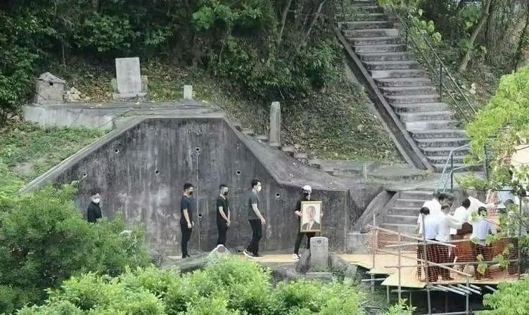 赌王家族三房四房扫墓 墓地无碑原因曝光