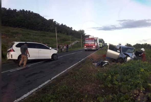2车迎面相撞 一家六口酿3死