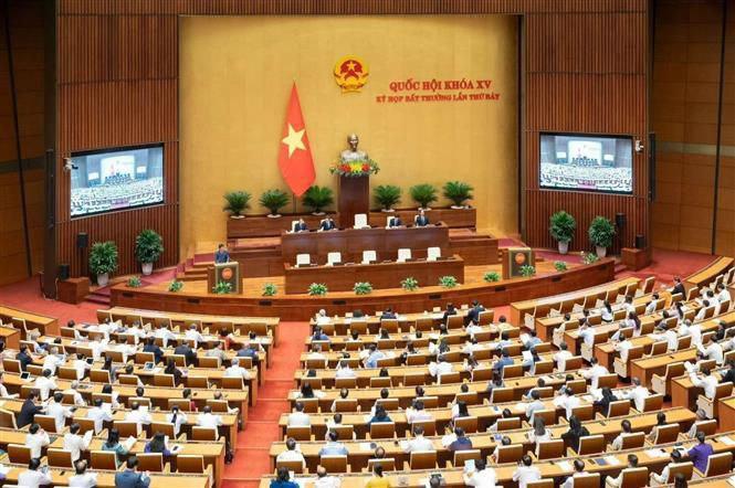 越南国会主席遭免职 总书记争夺战号角响起