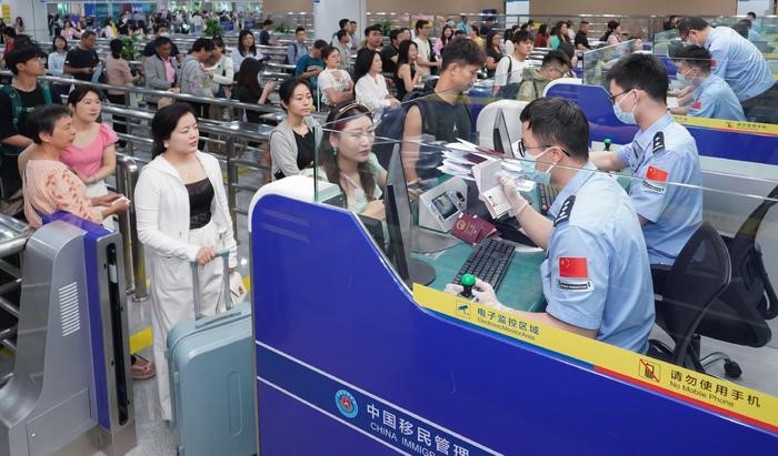 “五一”假期 中国逾800万人次出入境