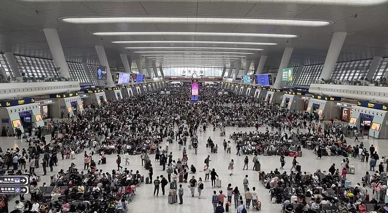 中国五一长假尾声 铁路客流估达1735万人次