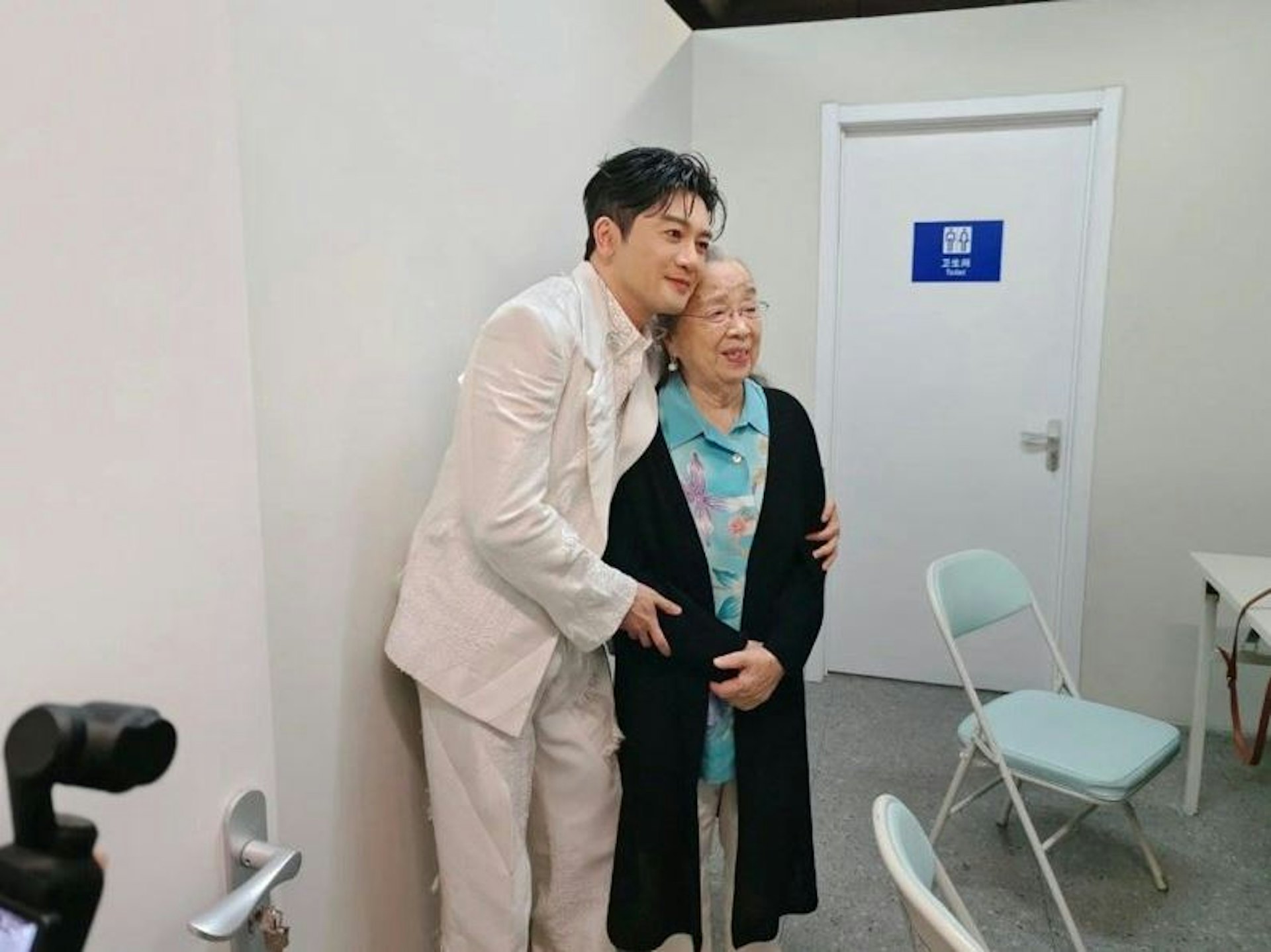 现身苏有朋北京演唱会 88岁容嬷嬷力挺五阿哥
