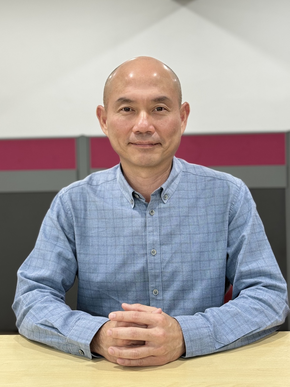 警以手机有色情图欲捉友人 林立迎支招“一句话”即放人