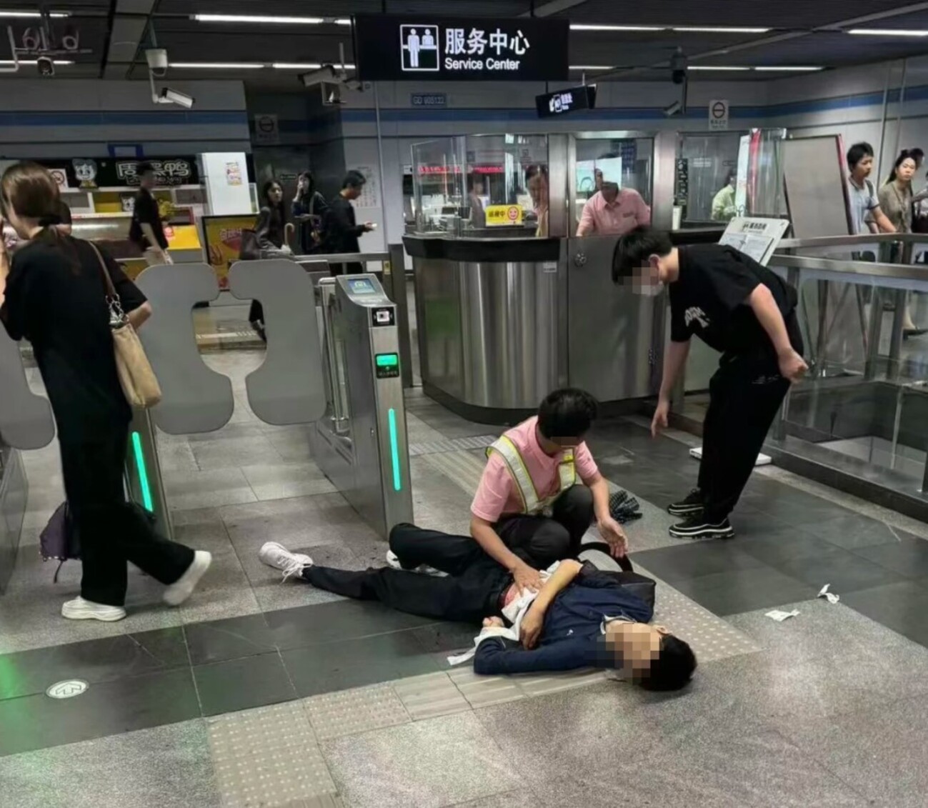 上海地铁砍人