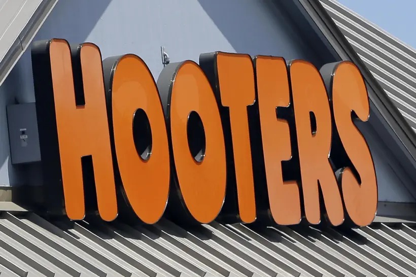 性感服务生要失业了 Hooters关闭全美逾40分店