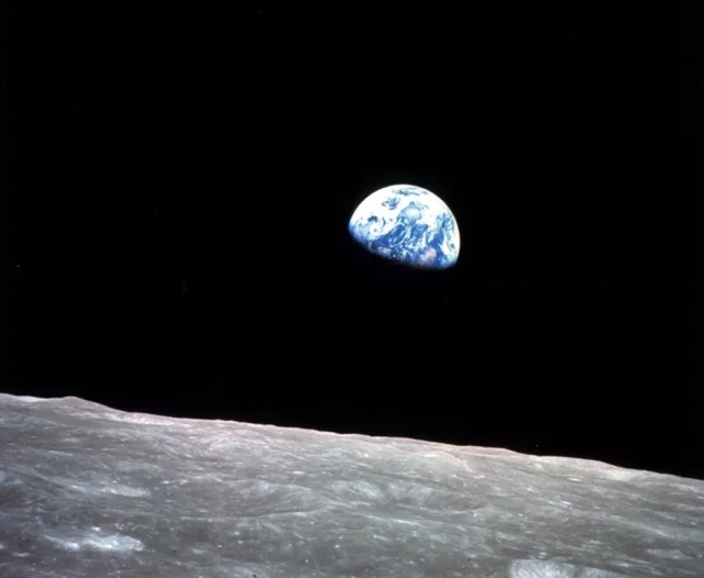 地球升起 Earth Rising