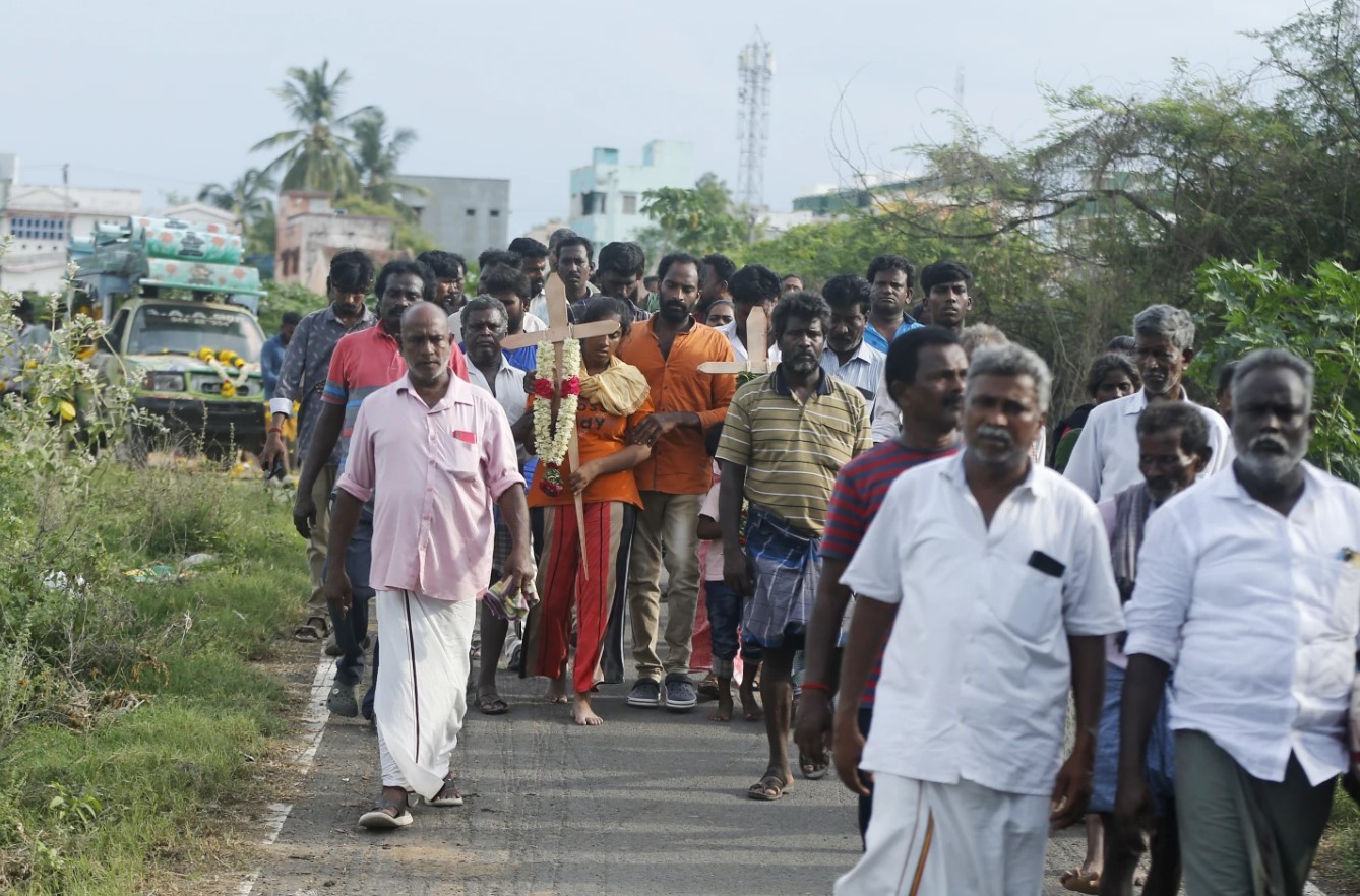 印度南部民众喝假酒事件 增至54死·百人住院