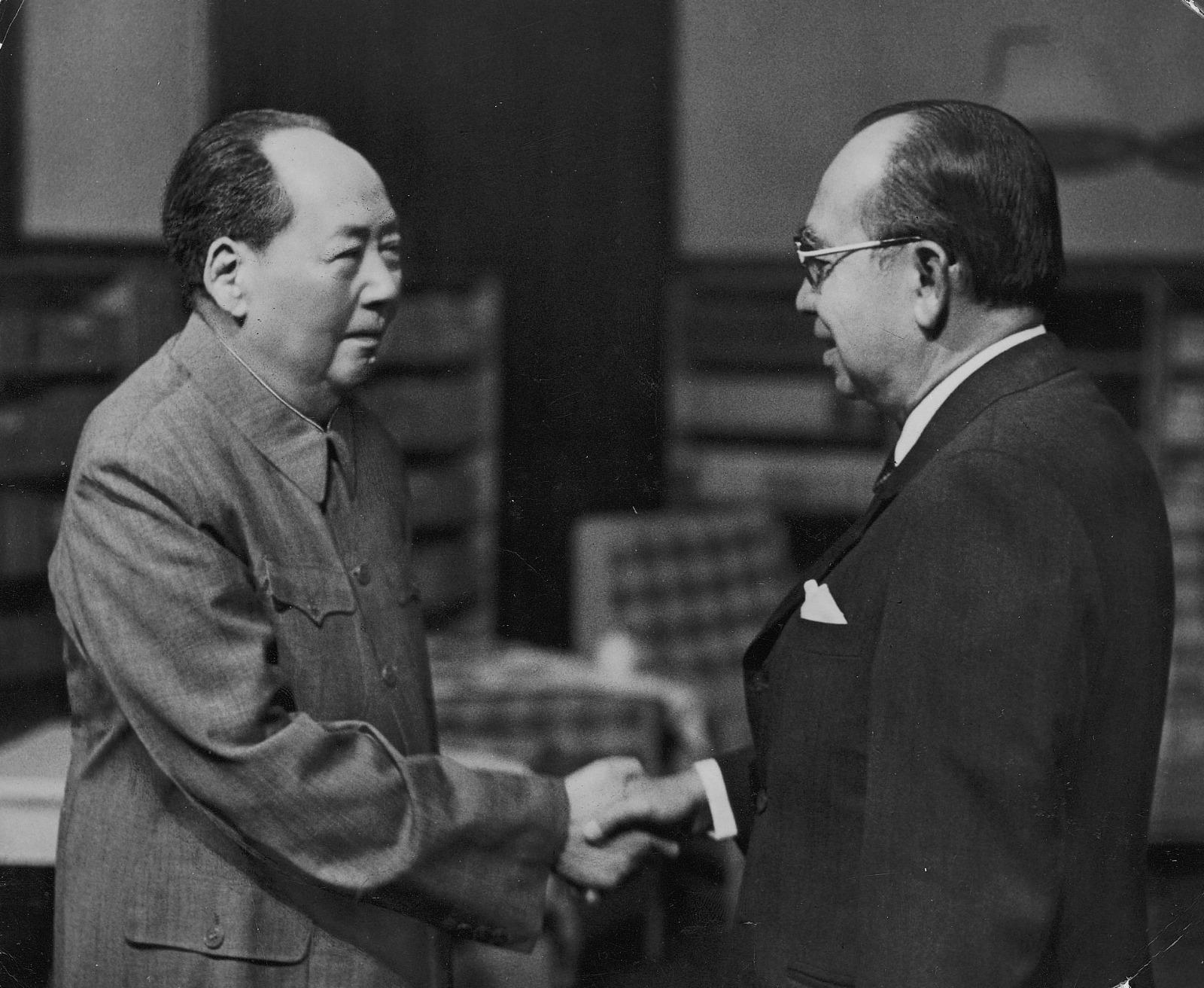 敦拉萨毛泽东50年前会晤 握手照标志马中建交历史时刻