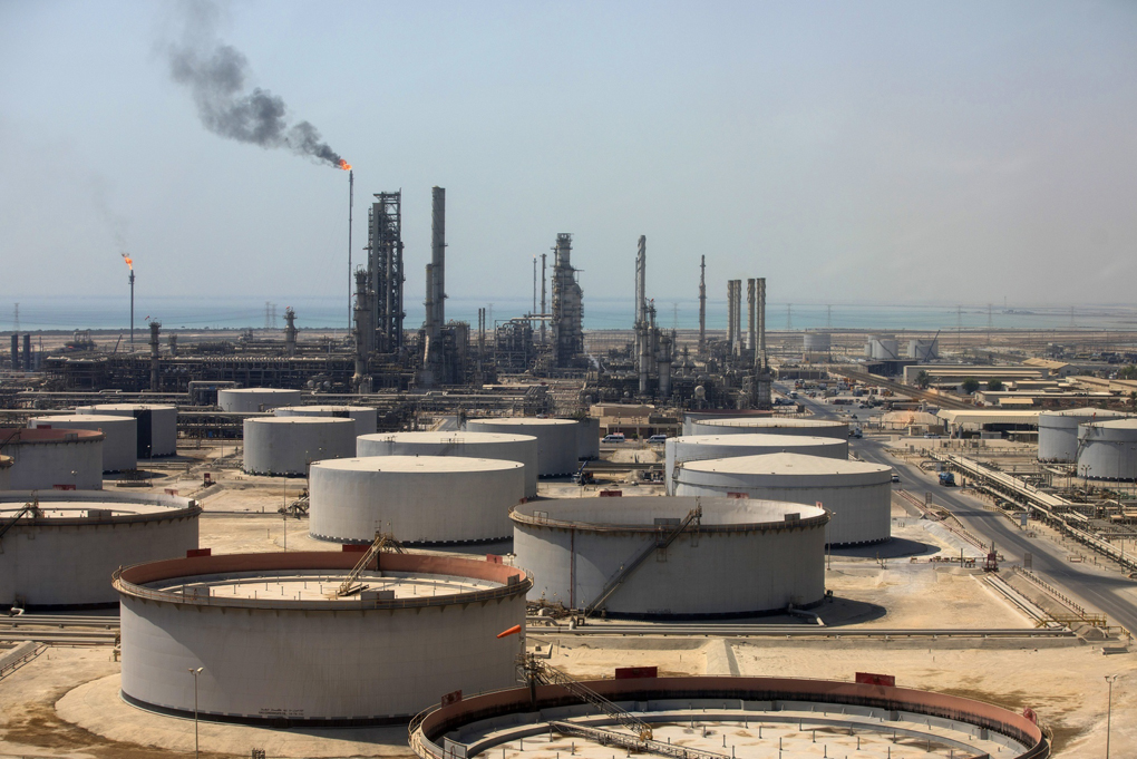OPEC+突逆转立场 主动压低油价震惊市场