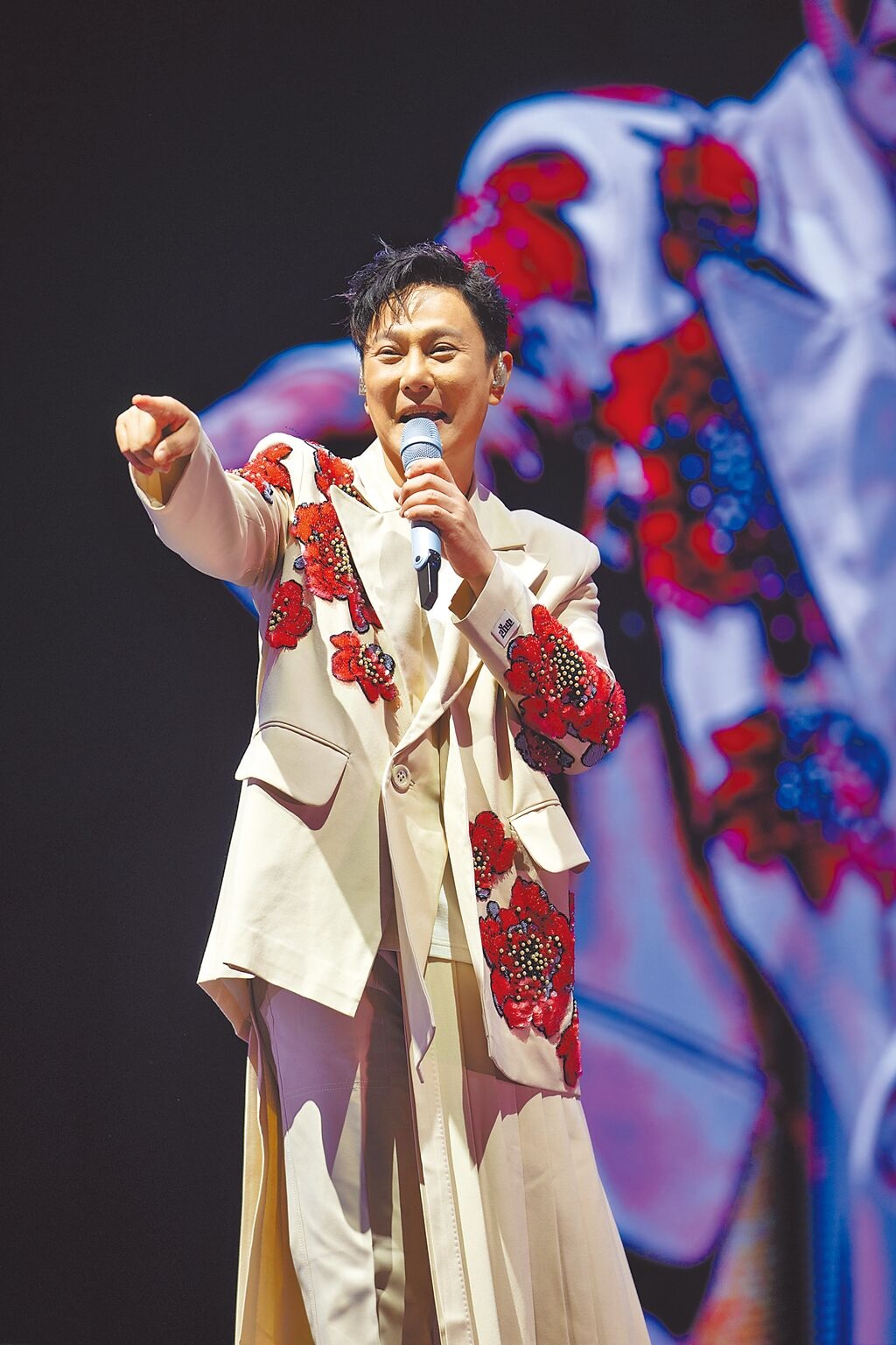 张信哲唱进迪拜 万名粉丝热情告白