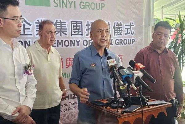 商家拒现金支付 阿米占:不违法