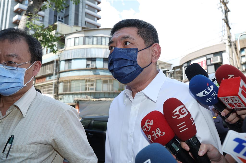 被控7性侵罪开审 NONO眼露惊恐上庭