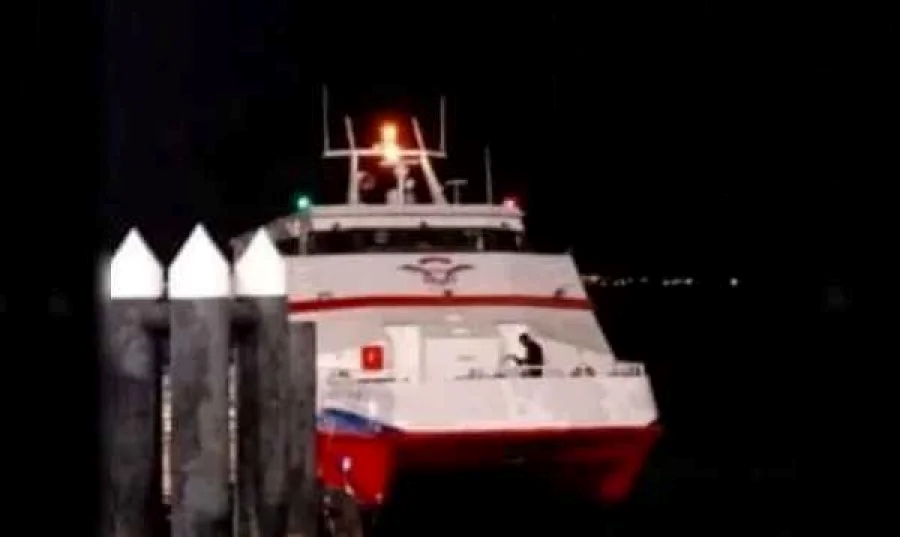 浮罗交怡客船引擎故障 163乘客滞留海上逾5小时
