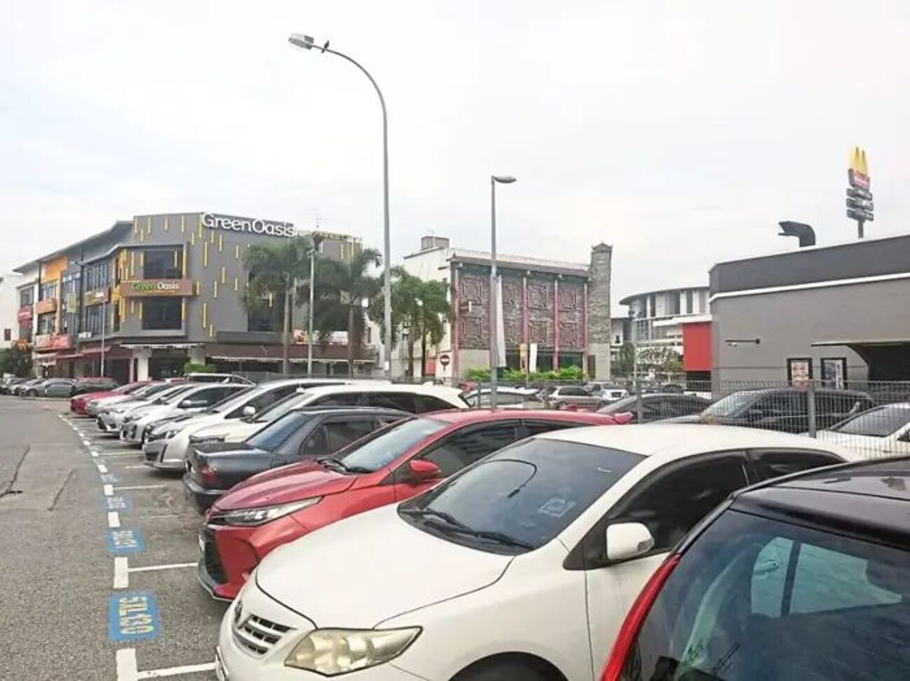 遭越堤族占用 武吉英达商区一位难求