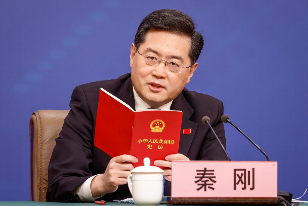 三中全会公报仍称同志 中共接受秦刚请职