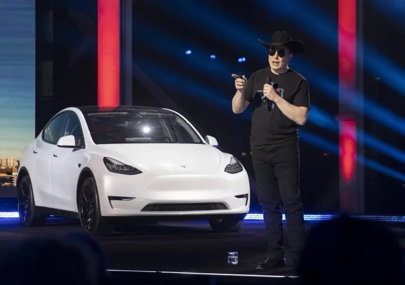 传Robotaxi发布延至10月 特斯拉股价应声重挫逾8%