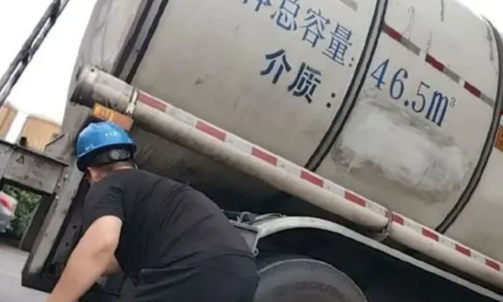卷中国油槽车食安风暴 金龙鱼股价创历史新低