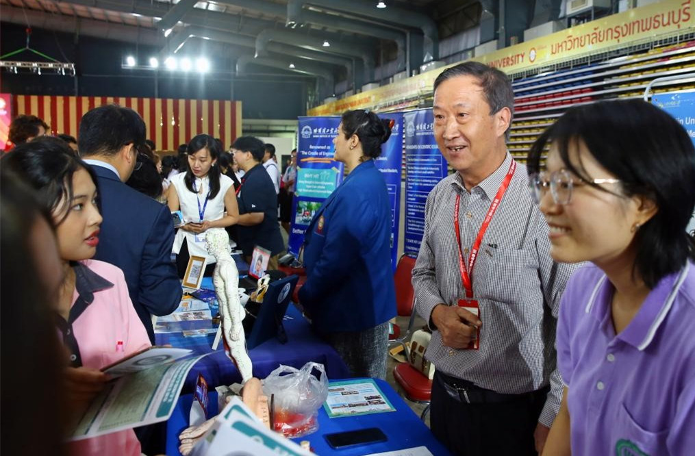 中国多所高校 延长研究生学制