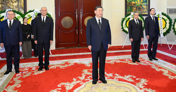共同构建中越命运共同体 习近平吊唁阮富仲