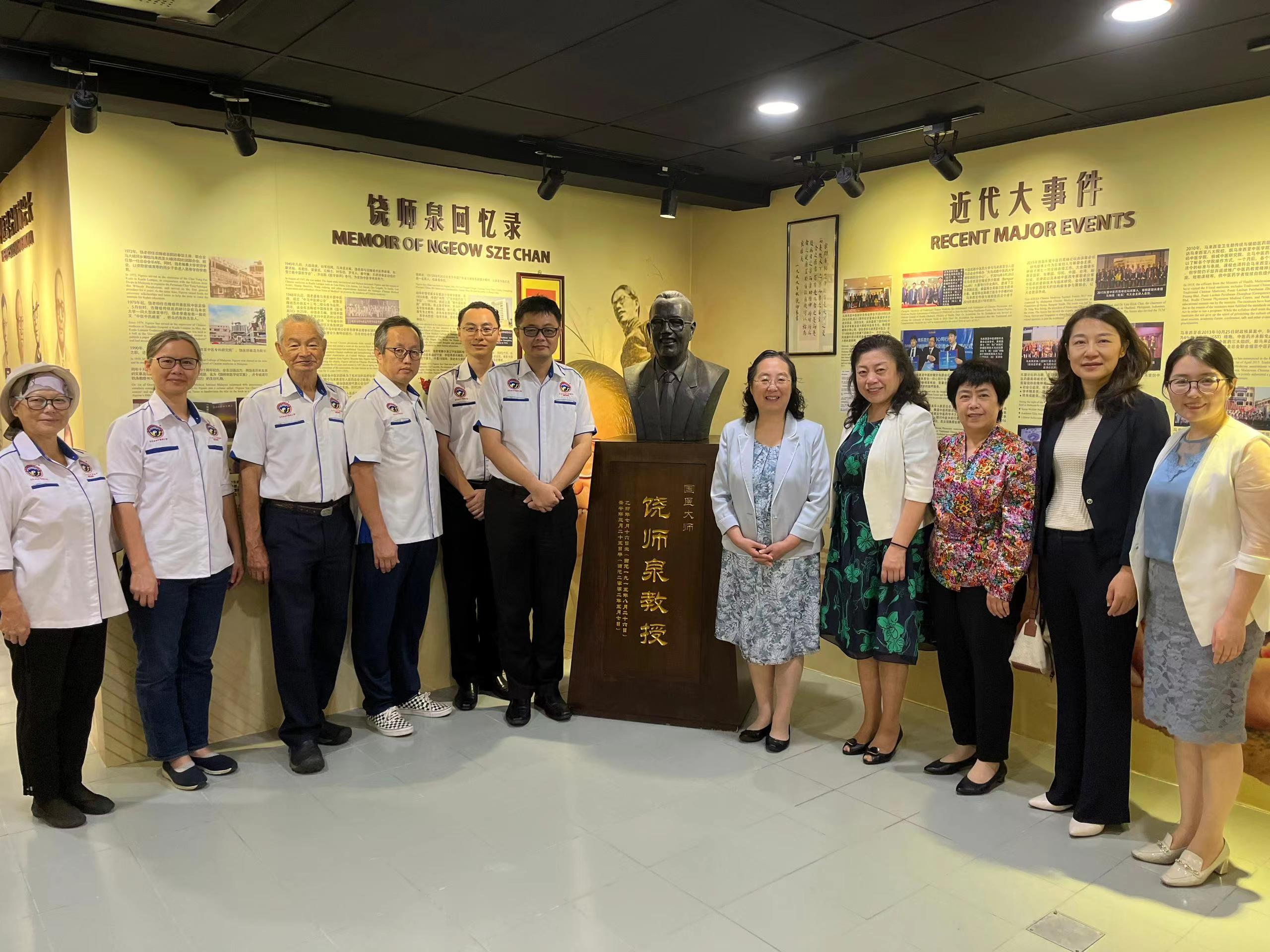 北京中医药大学代表团访医总交流