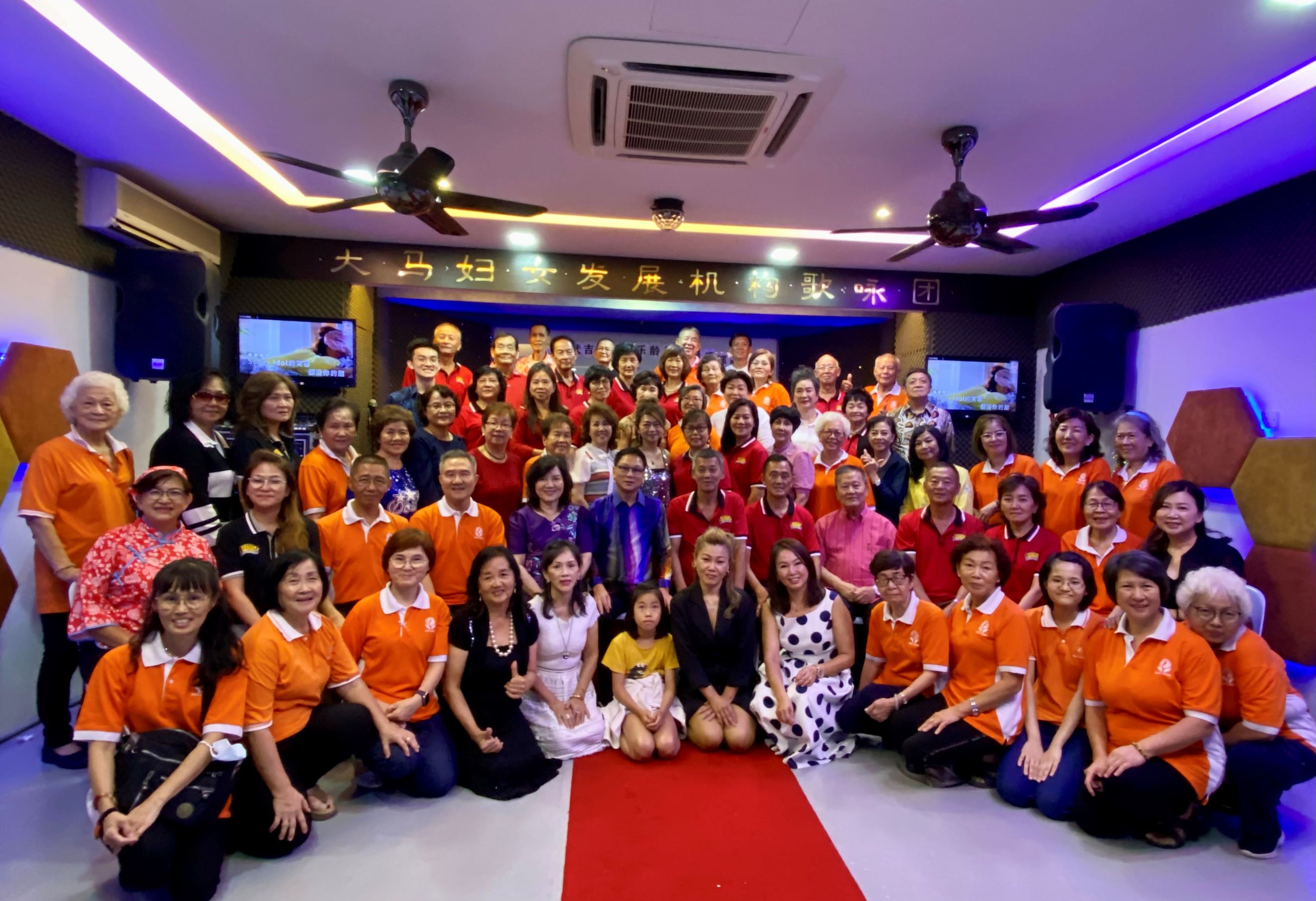 妇女发展机构歌咏团交流会 刘文财:爱唱歌的人有福