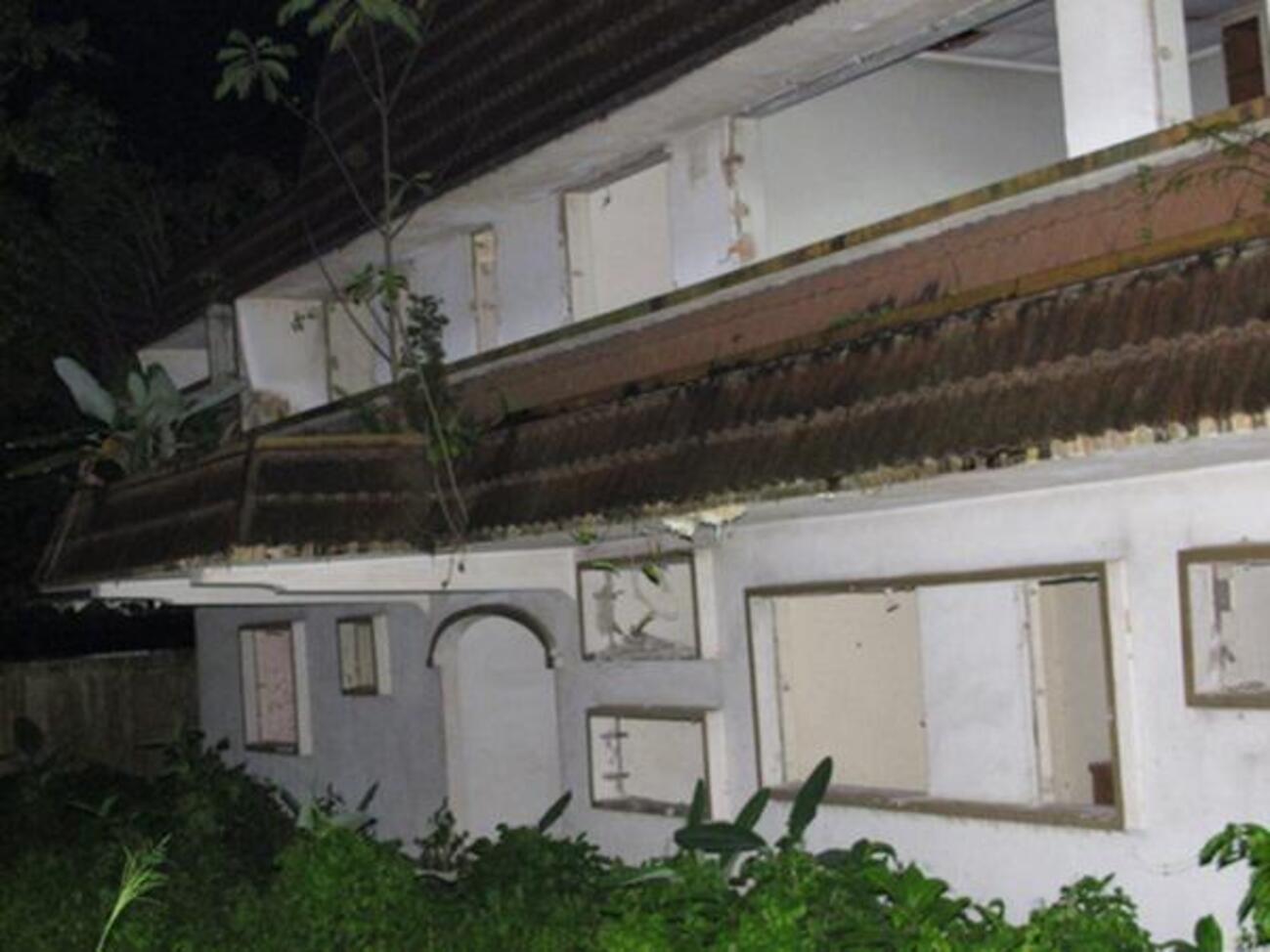 洋房牵涉可怕命案 小孩鬼影向路人招手