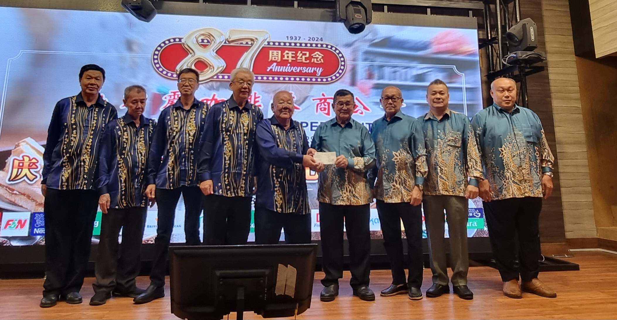 张国栋吁业者遵守新规格 确保餐饮业卫生达4星