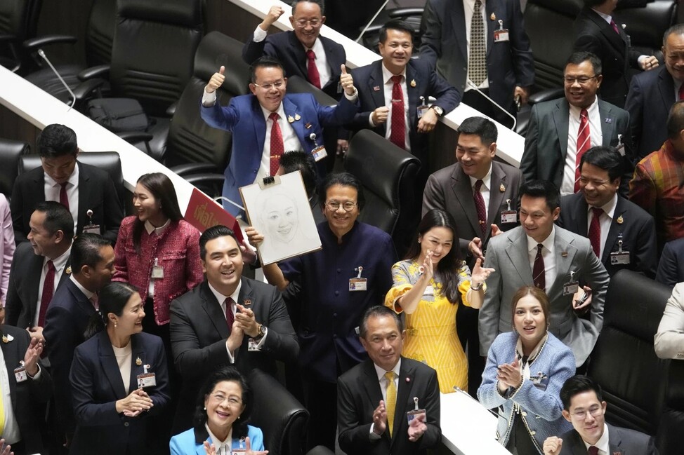 泰联合政府弃公民力量党
