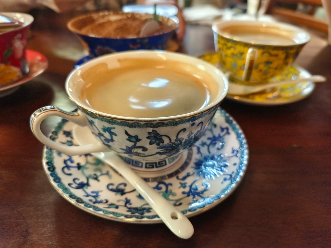 群组茶杯里的风波/芜野