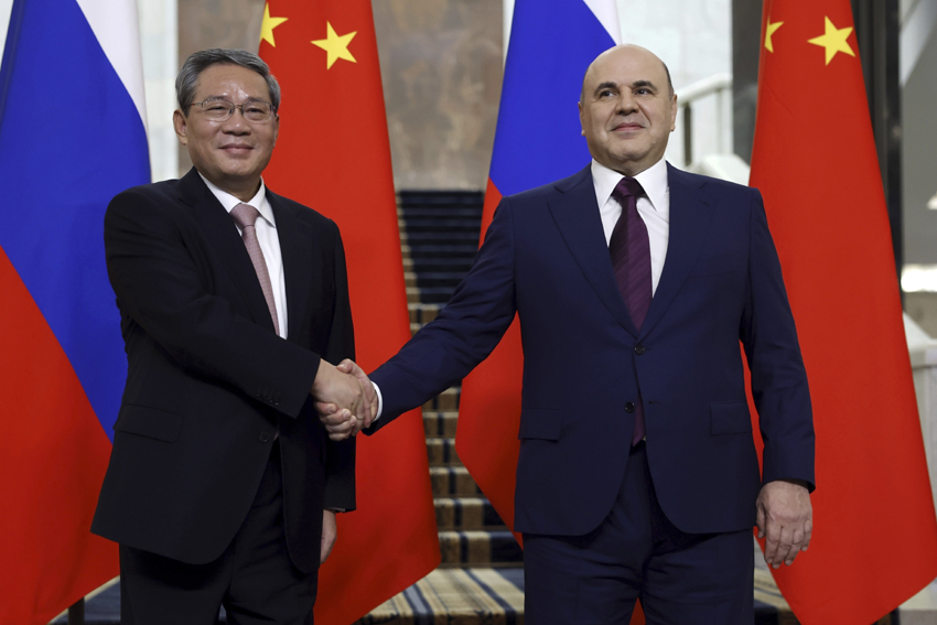 访俄签署系列文件 李强晤米舒斯京