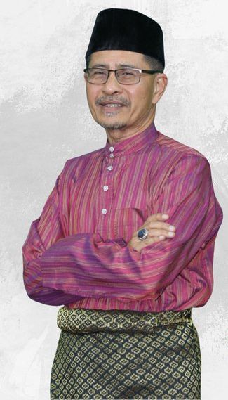被发现身上携带枪械 蓝眼前议员:2012年已拥准证