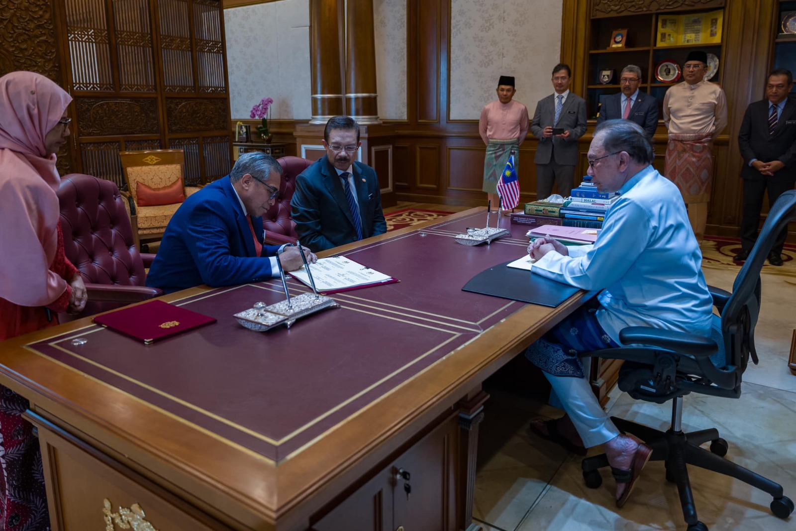 安华 山苏阿兹里接任政府首席秘书