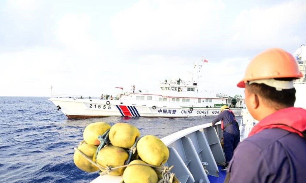 菲律宾派舰赴南海仙宾礁企图建前哨基地 中国海警船严阵以待