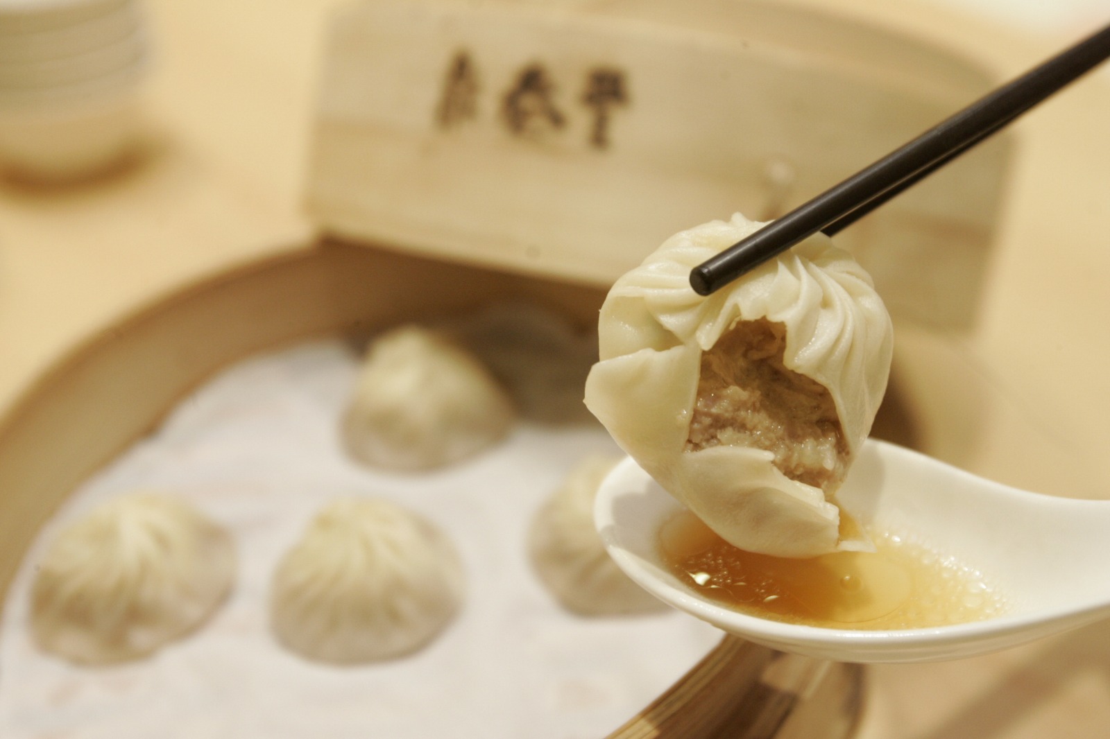 鼎泰丰小笼包 哪里吃最划算?