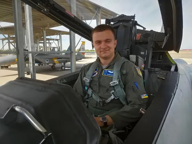F-16战机坠毁飞行员殉职 乌空军司令换人