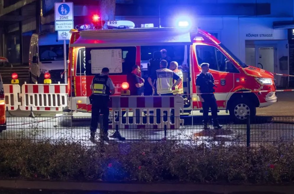 德国随意砍人案酿3死 男嫌犯落网·“回教国”宣称犯案