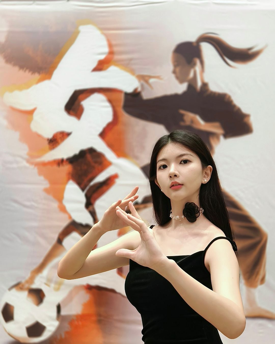 搞笑天份被周星驰点赞 大马网红关丽荭闯《女足》6强