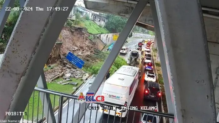 大红花花园防护墙坍塌 文良港多家住户被令迁出