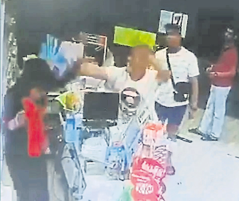 挥头盔打便利店员工 3男被捕2人有前科