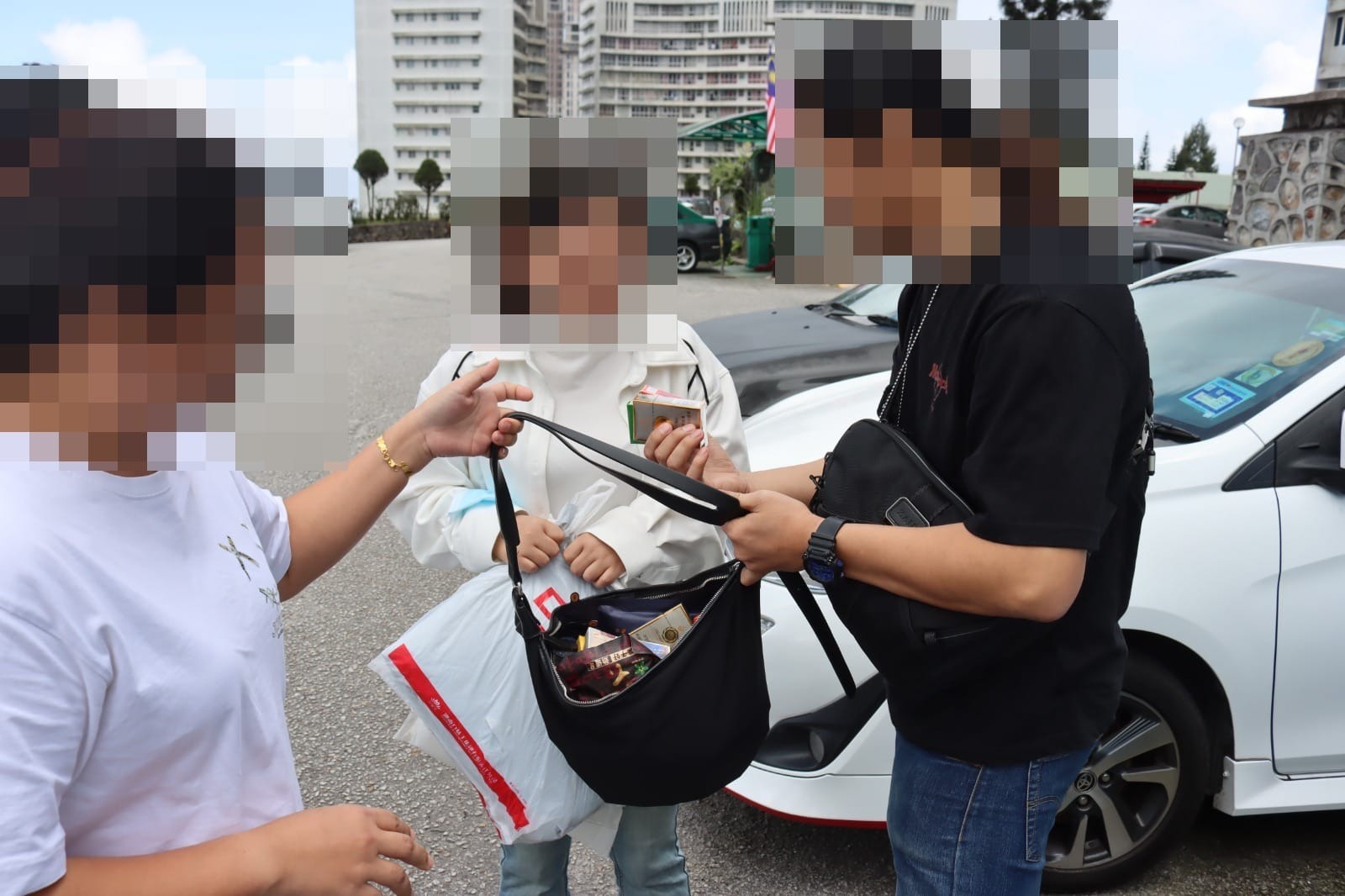 疑兜售私烟非法逗留 移民局云顶捕中国籍男女