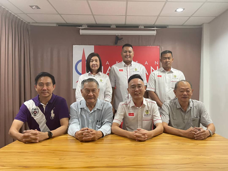 倪可敏吴家良联合拨款 奖华文中国文学优异生