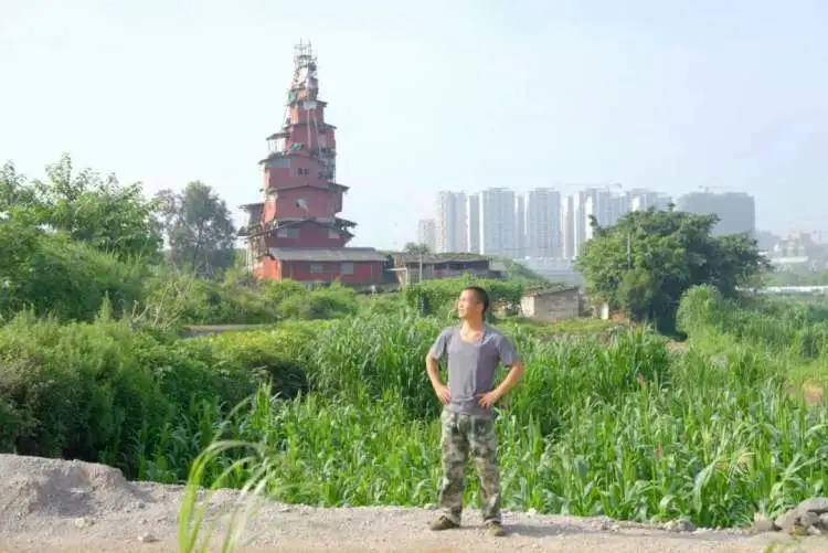 拒拆10層高“哈爾流動城堡” 最強釘子戶成網紅景點