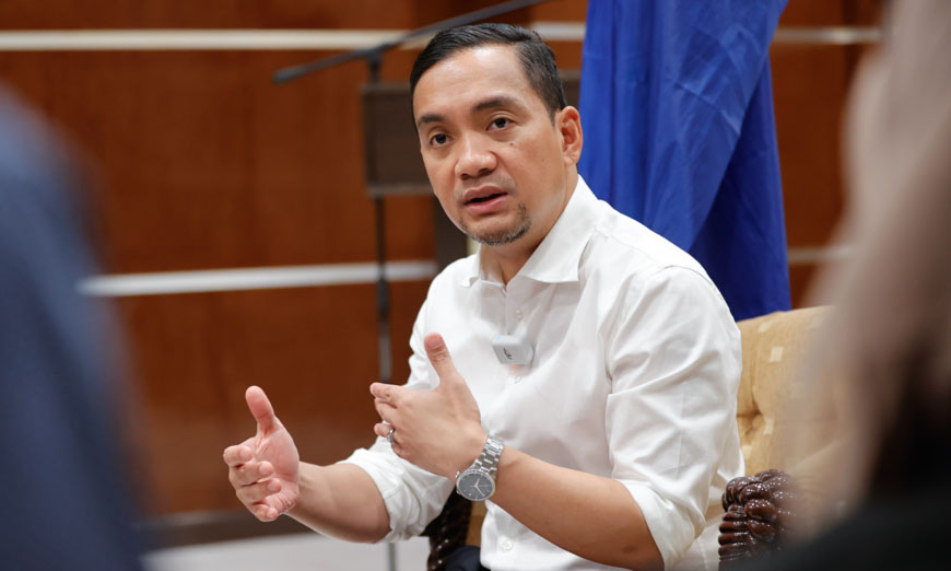 翁哈菲兹:起早贪黑服务全民“华裔不投票如惩罚我”