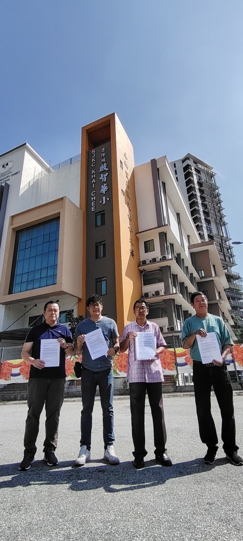 不满启智董事拒交土地权 余保凭挑战姚长禄辩论